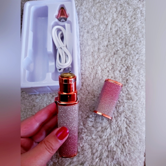 facial hair remover & eyebrow trimmer 2 in 1 liquidation sale - Picture 1 of 4